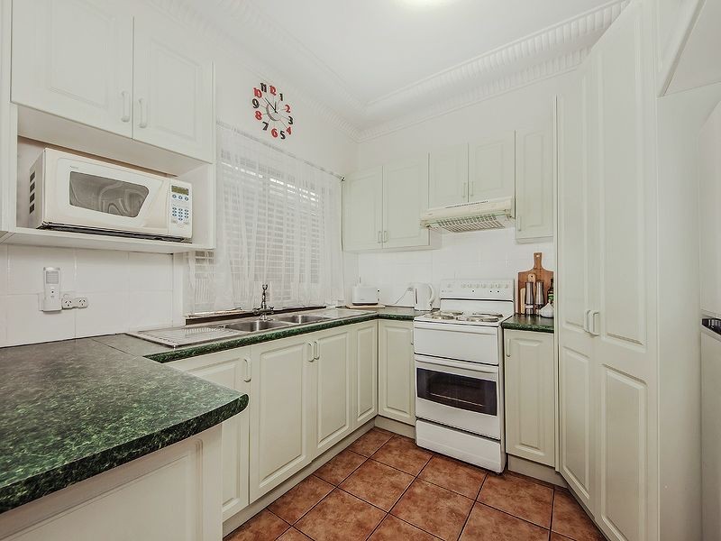 27 Merrett Avenue, Cringila NSW 2502