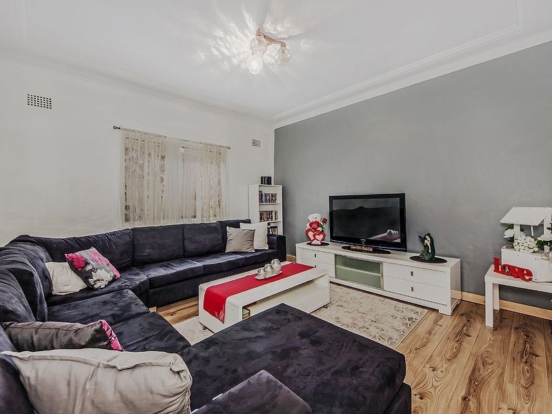 27 Merrett Avenue, Cringila NSW 2502