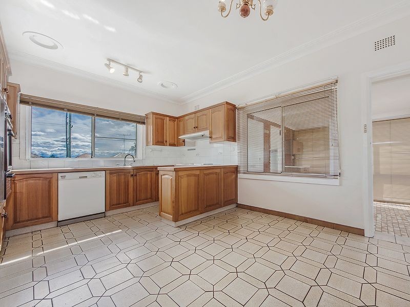 1A Weringa Avenue, Lake Heights NSW 2502