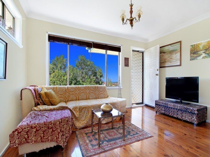 24 Karrabah Crescent, Lake Heights NSW 2502