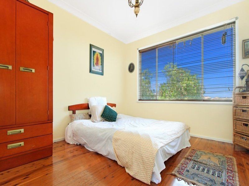 24 Karrabah Crescent, Lake Heights NSW 2502