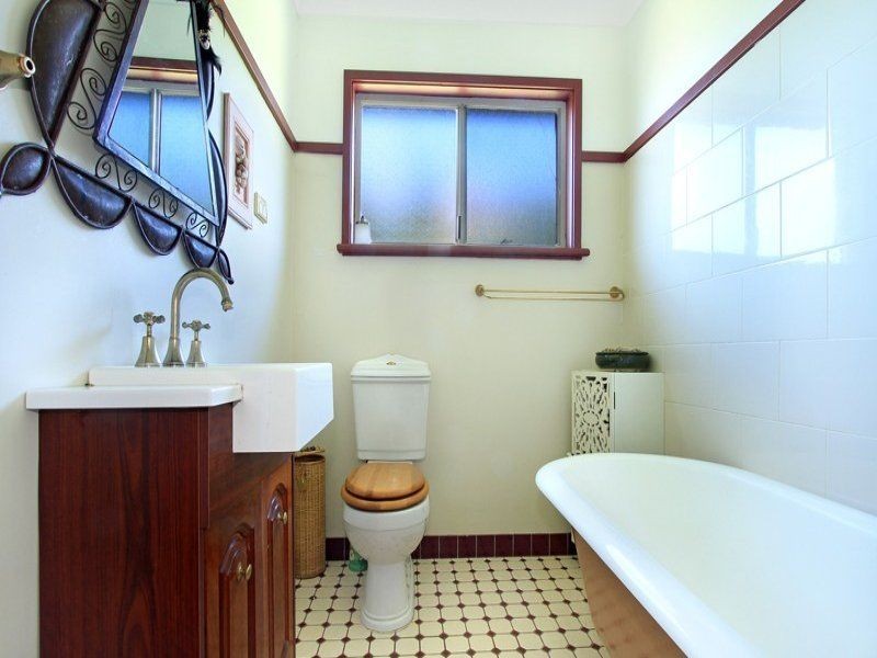 24 Karrabah Crescent, Lake Heights NSW 2502