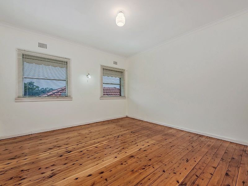38 Grandview Parade, Lake Heights NSW 2502