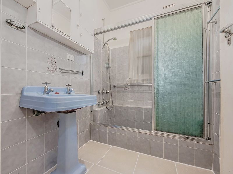 38 Grandview Parade, Lake Heights NSW 2502