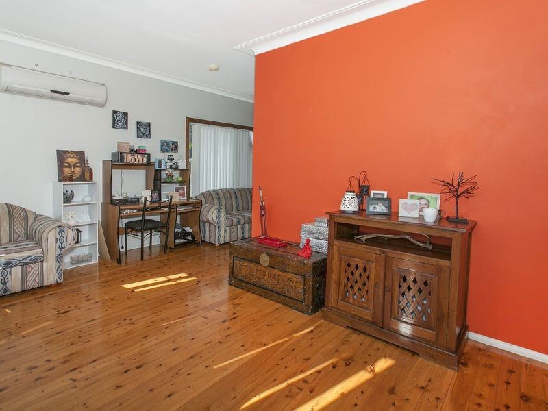 49 Mirrabooka Road, Lake Heights NSW 2502