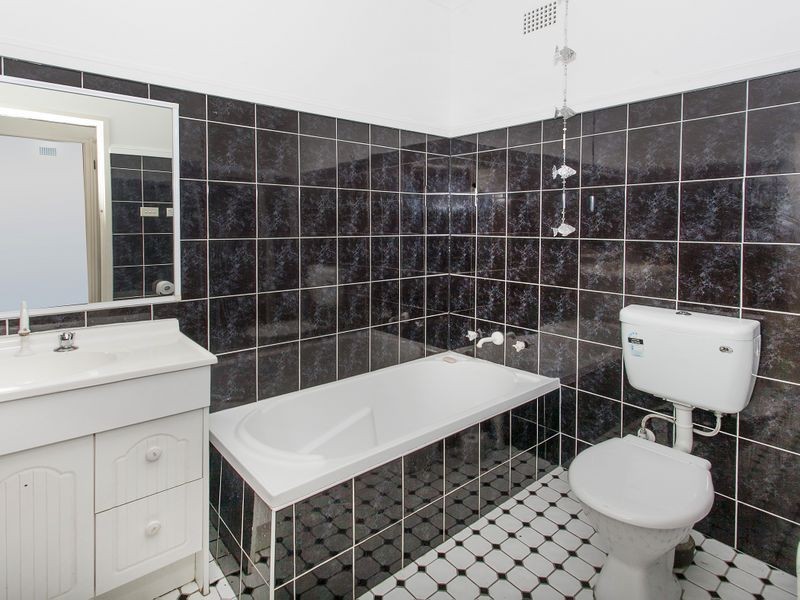 49 Mirrabooka Road, Lake Heights NSW 2502