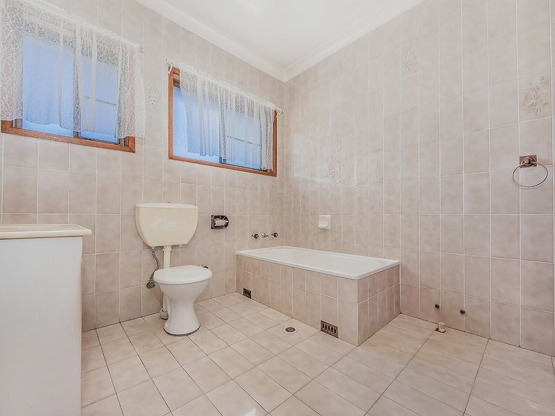 2/145 Lake Entrance Road, Barrack Heights NSW 2528