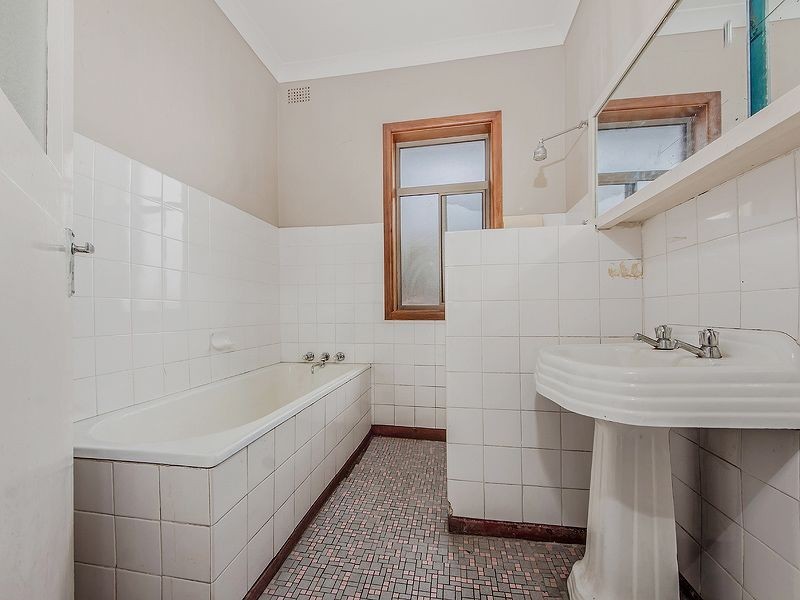 15 Sheffield Street, Cringila NSW 2502