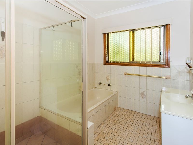 36 Buena Vista Aveue, Lake Heights NSW 2502