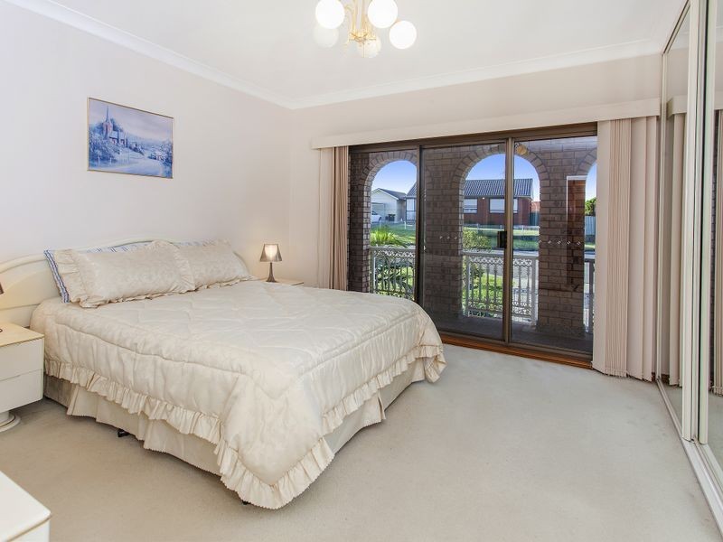 36 Buena Vista Aveue, Lake Heights NSW 2502