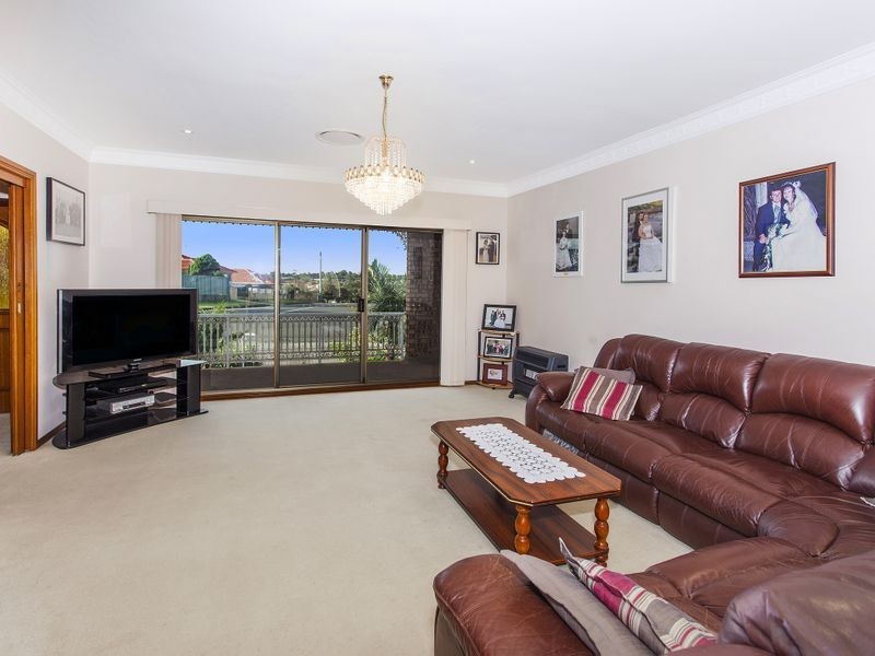 36 Buena Vista Aveue, Lake Heights NSW 2502