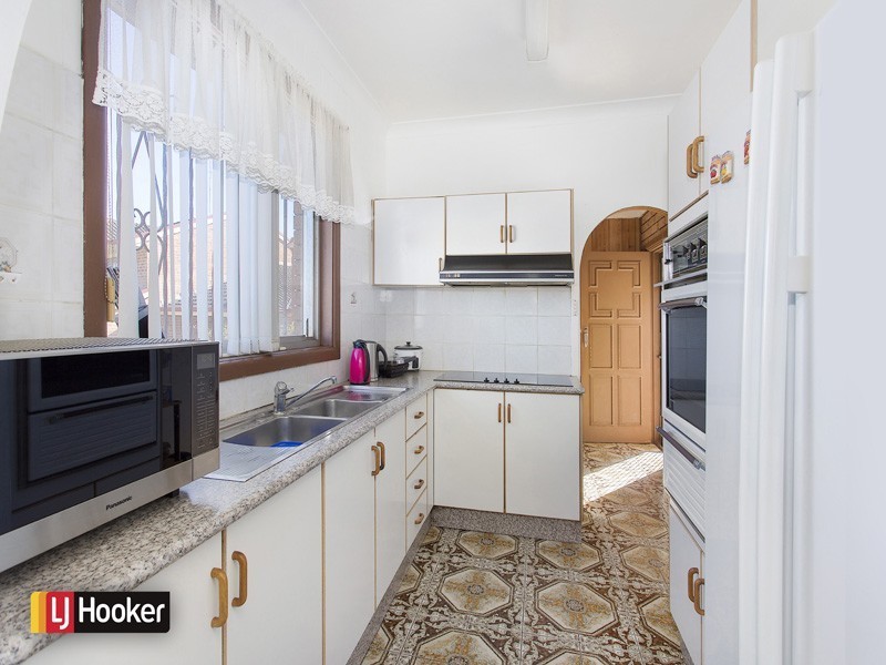 16 Dean Road, Warrawong NSW 2502