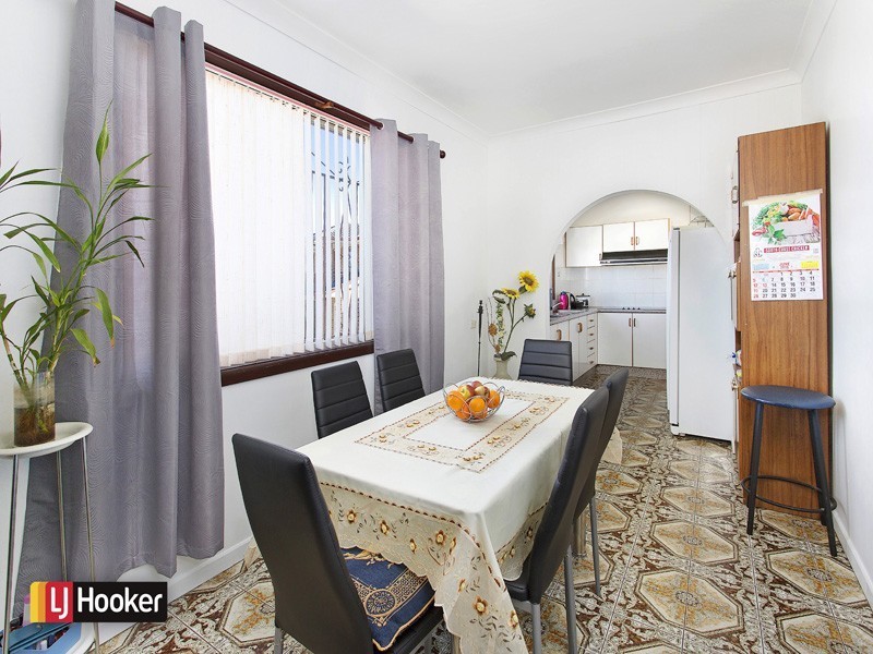 16 Dean Road, Warrawong NSW 2502