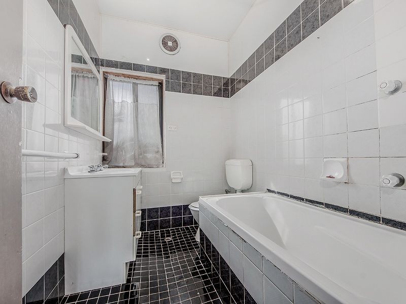 1/25 Lake Heights Road, Lake Heights NSW 2502