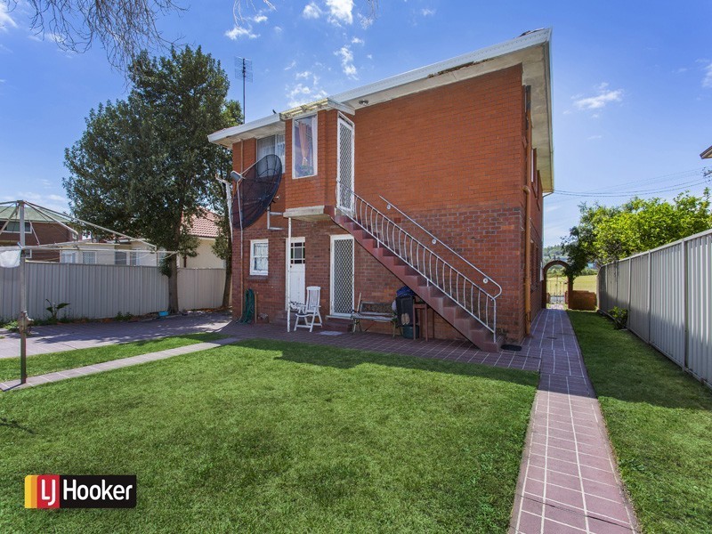24 Tobruk Avenue, Port Kembla NSW 2505