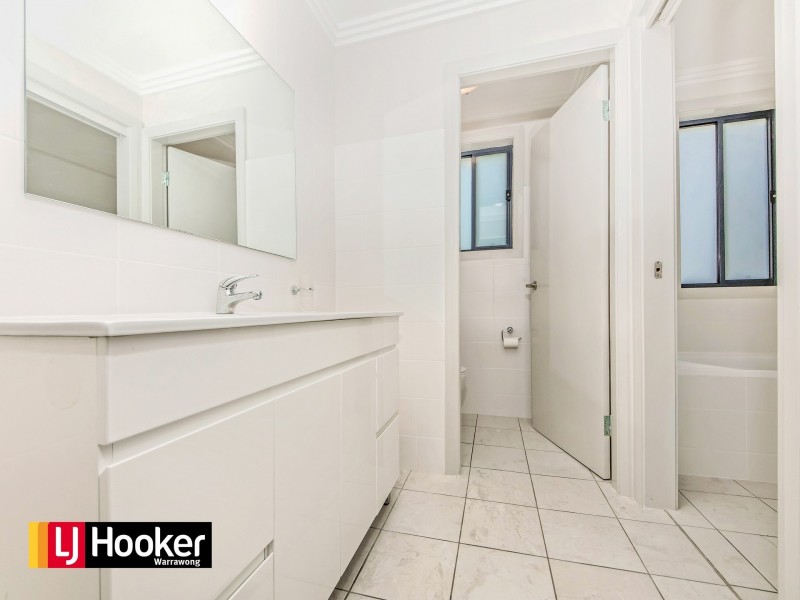 Unit 4/15 Hingston Close, Lake Heights NSW 2502