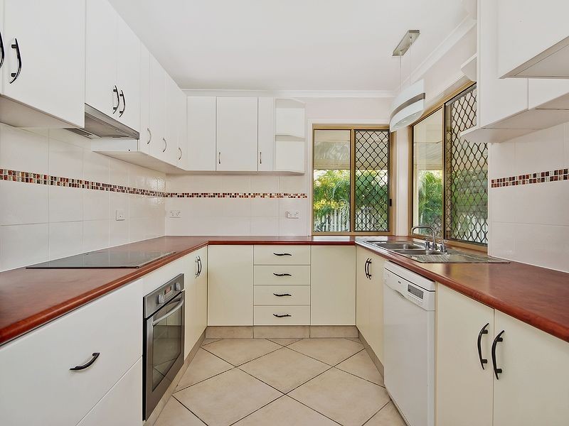 11 Strathalbyn Court, Parkwood QLD 4214