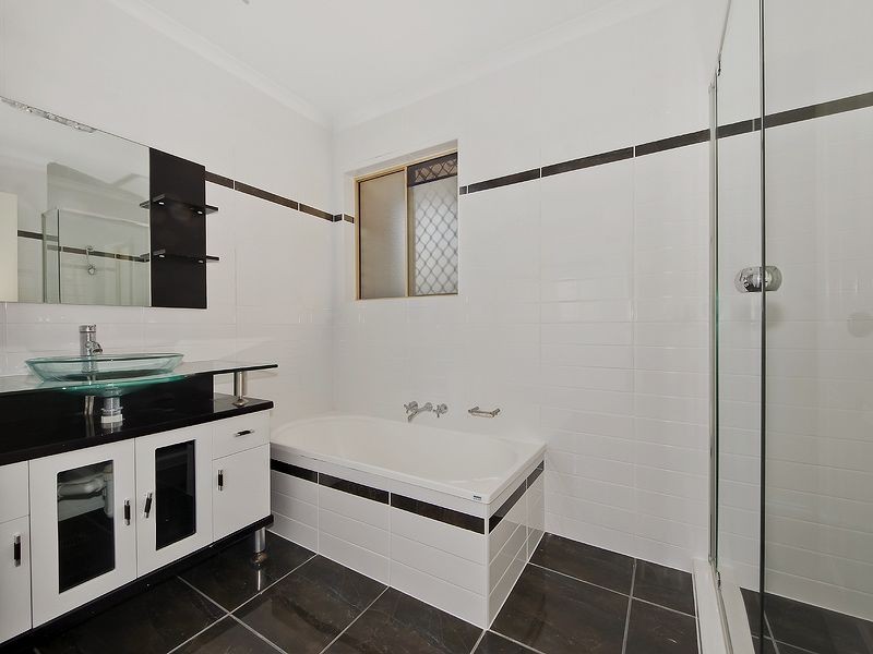 11 Strathalbyn Court, Parkwood QLD 4214