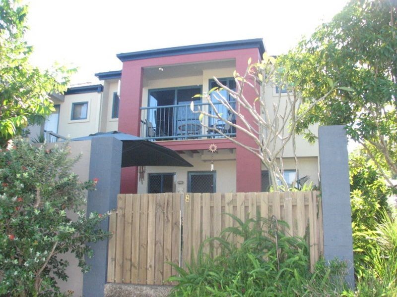 Unit 8/205 Universal Street, Oxenford QLD 4210