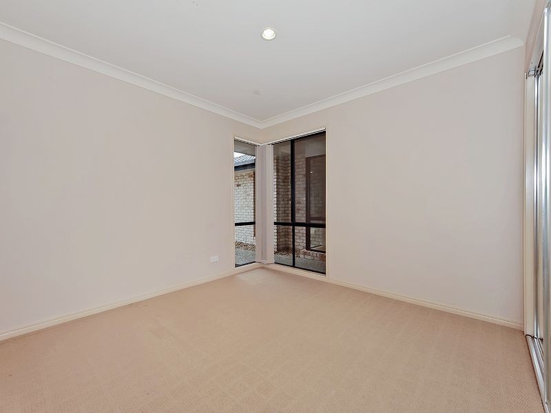 12 Wunburra Circle, Pacific Pines QLD 4211