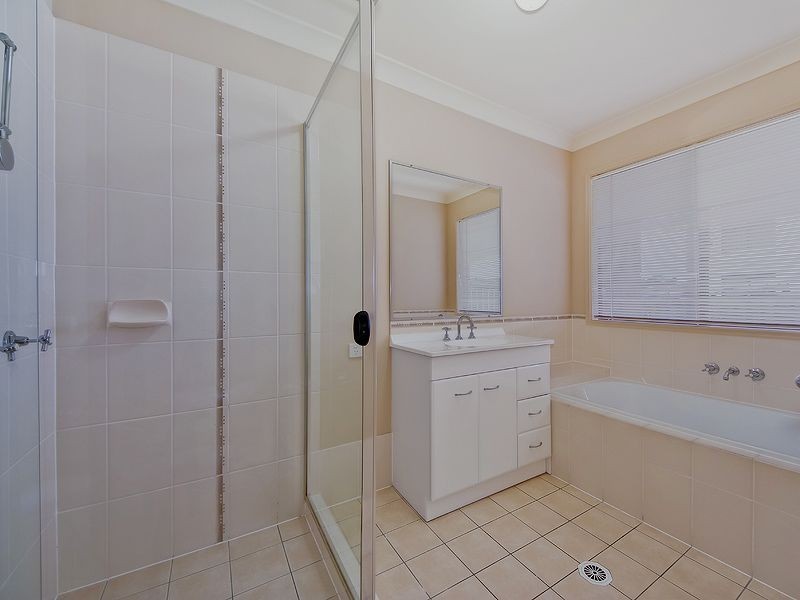 12 Wunburra Circle, Pacific Pines QLD 4211