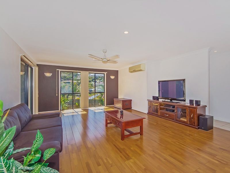 9 Howland Circuit, Pacific Pines QLD 4211