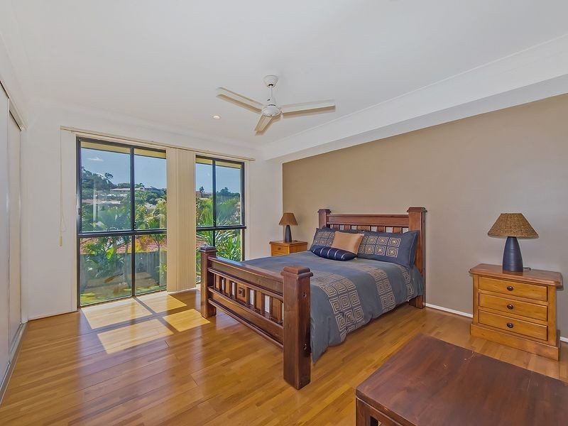 9 Howland Circuit, Pacific Pines QLD 4211