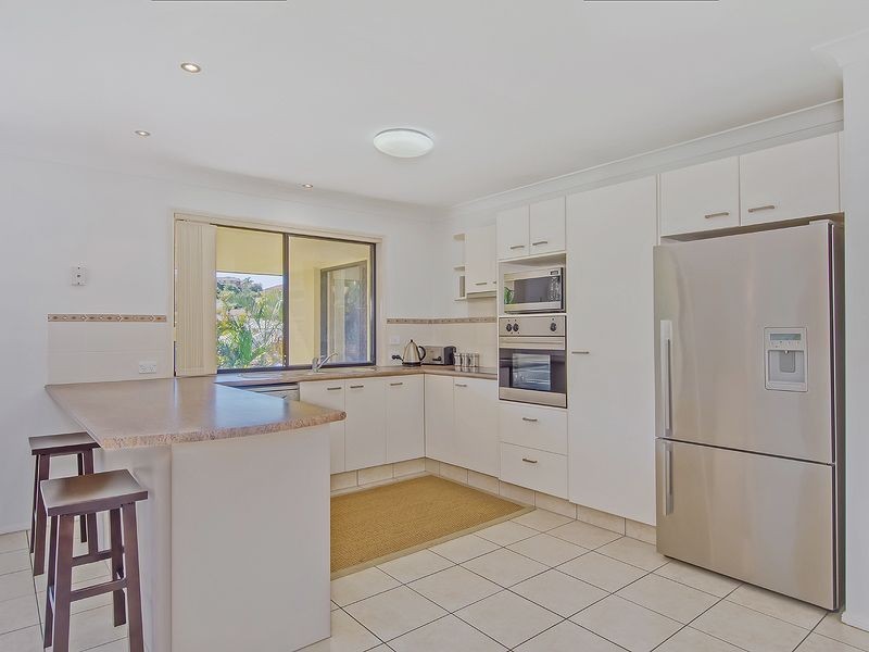 9 Howland Circuit, Pacific Pines QLD 4211