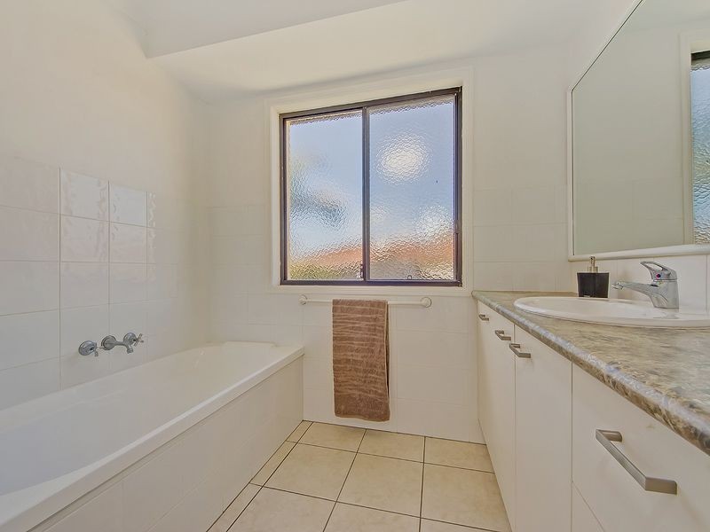 9 Howland Circuit, Pacific Pines QLD 4211