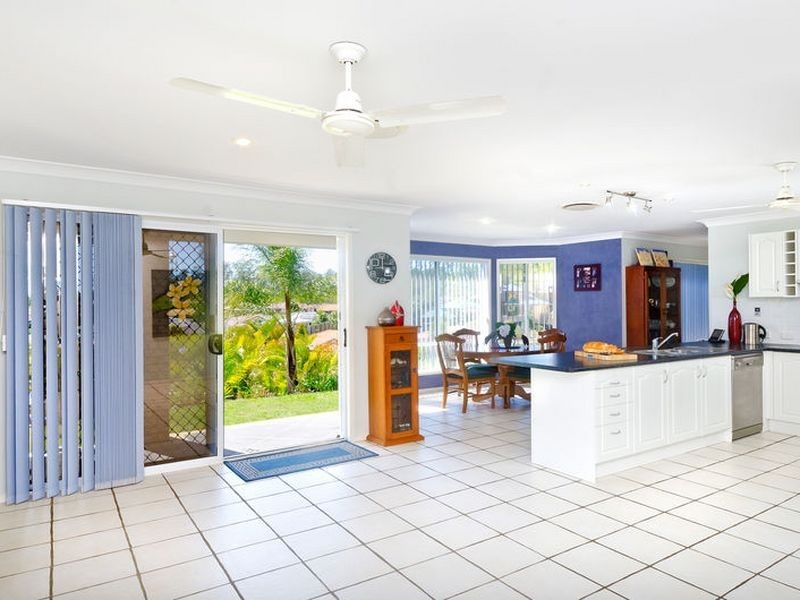 5 Gould Place, Pacific Pines QLD 4211