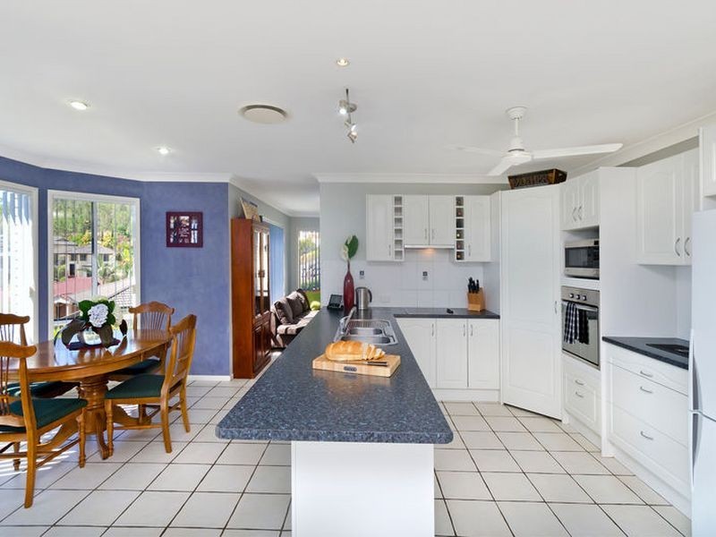 5 Gould Place, Pacific Pines QLD 4211