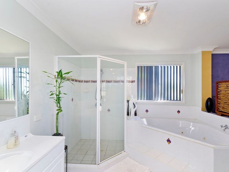 5 Gould Place, Pacific Pines QLD 4211