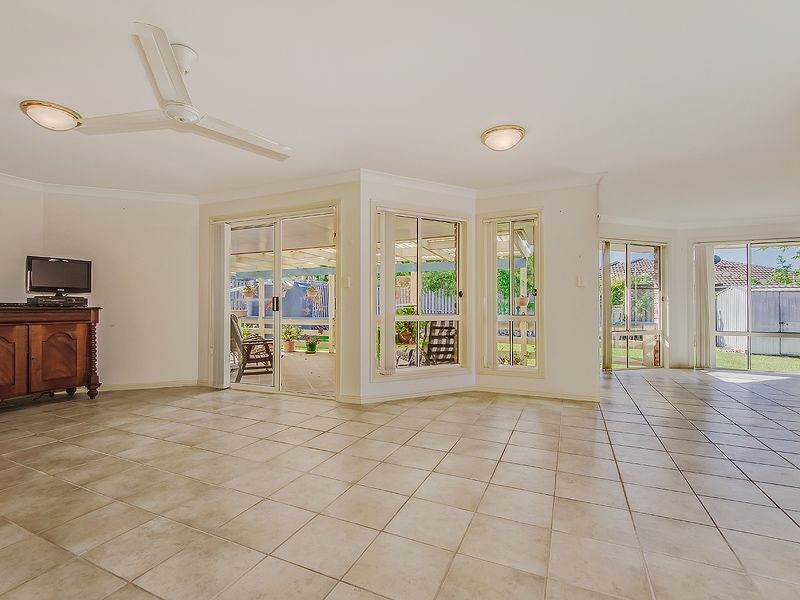 7 Antipodes Close, Pacific Pines QLD 4211