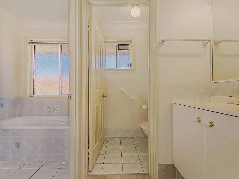 7 Antipodes Close, Pacific Pines QLD 4211