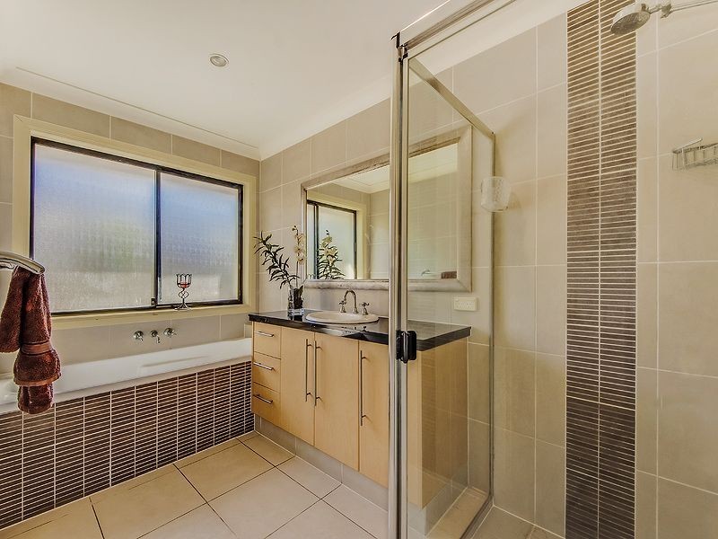 10 Roberts Drive, Maudsland QLD 4210