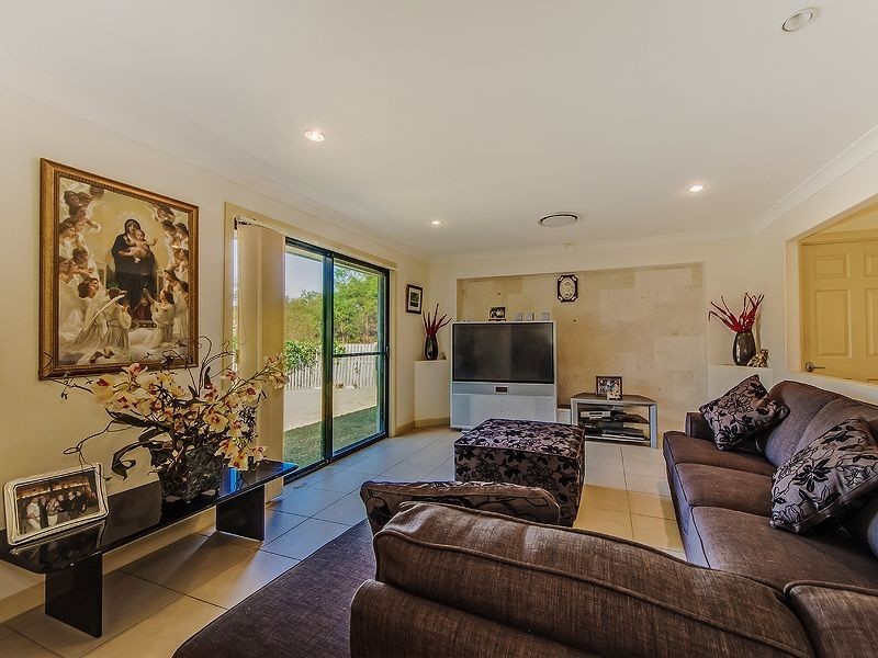 10 Roberts Drive, Maudsland QLD 4210