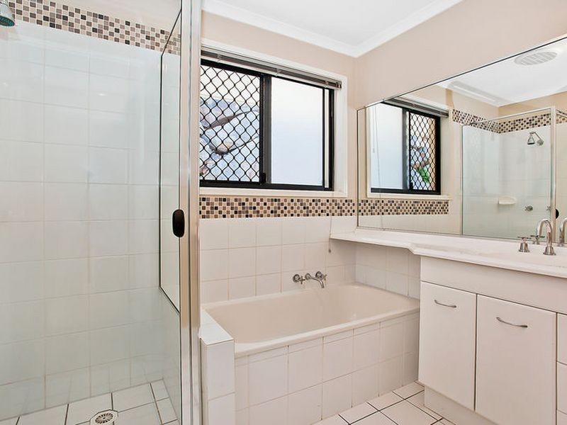 7 Granya Court, Pacific Pines QLD 4211