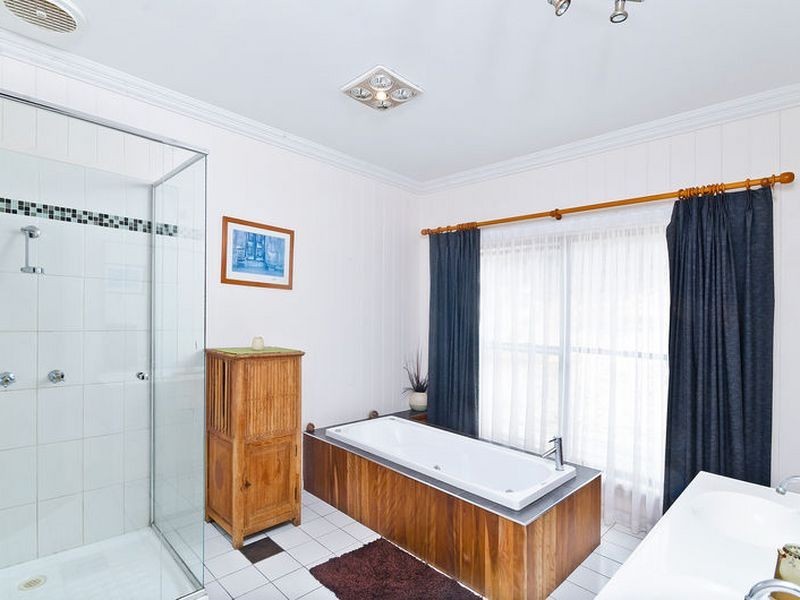 99 Gladrose Crescent, Wongawallan QLD 4210