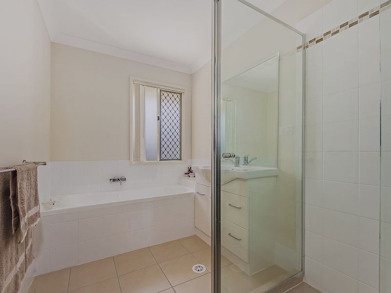 1/50 Lawley Crescent, Pacific Pines QLD 4211