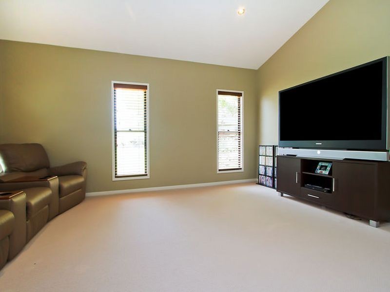 17 Waldorf Place, Maudsland QLD 4210