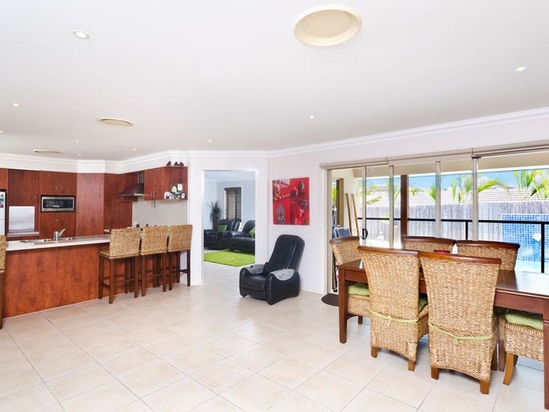 6 Mcrae Circuit, Pacific Pines QLD 4211