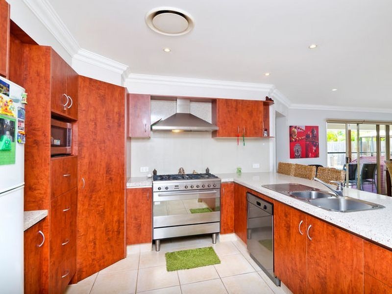 6 Mcrae Circuit, Pacific Pines QLD 4211