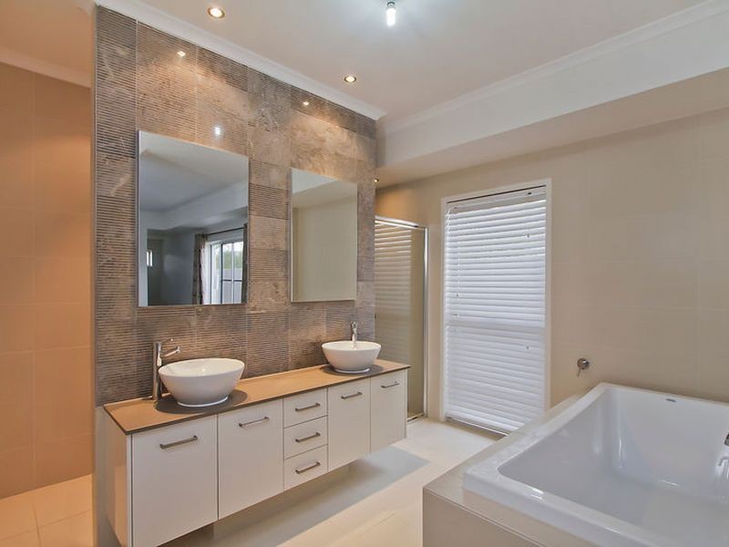 5 Ben Dalley Drive, Helensvale QLD 4212