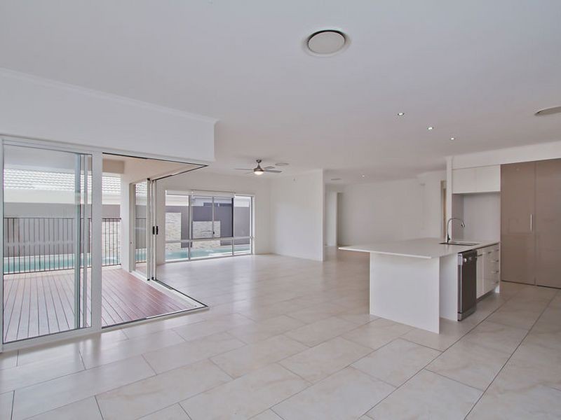 5 Ben Dalley Drive, Helensvale QLD 4212