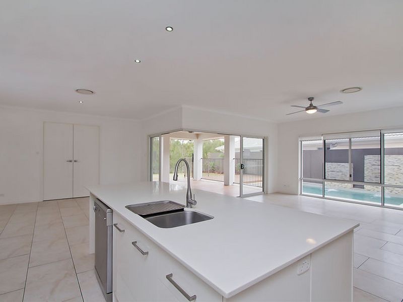 5 Ben Dalley Drive, Helensvale QLD 4212