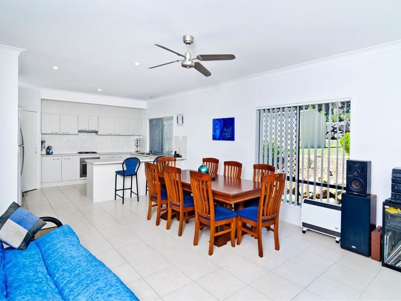 18 Wellers Street, Pacific Pines QLD 4211