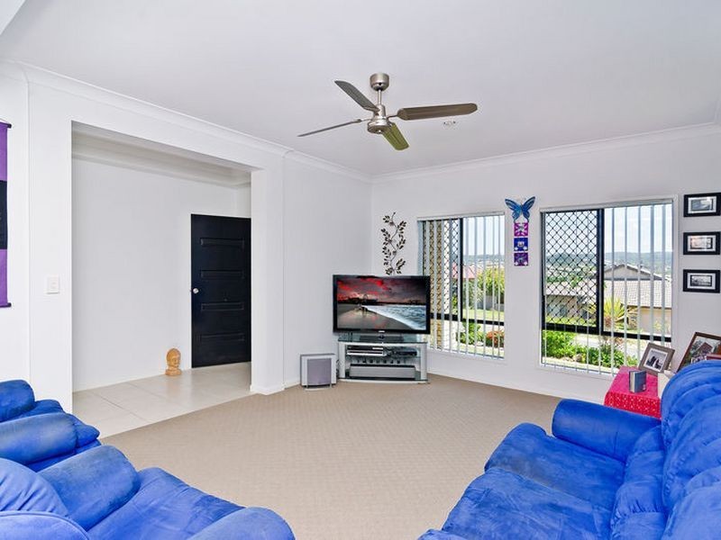 18 Wellers Street, Pacific Pines QLD 4211