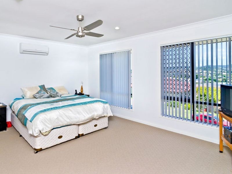 18 Wellers Street, Pacific Pines QLD 4211