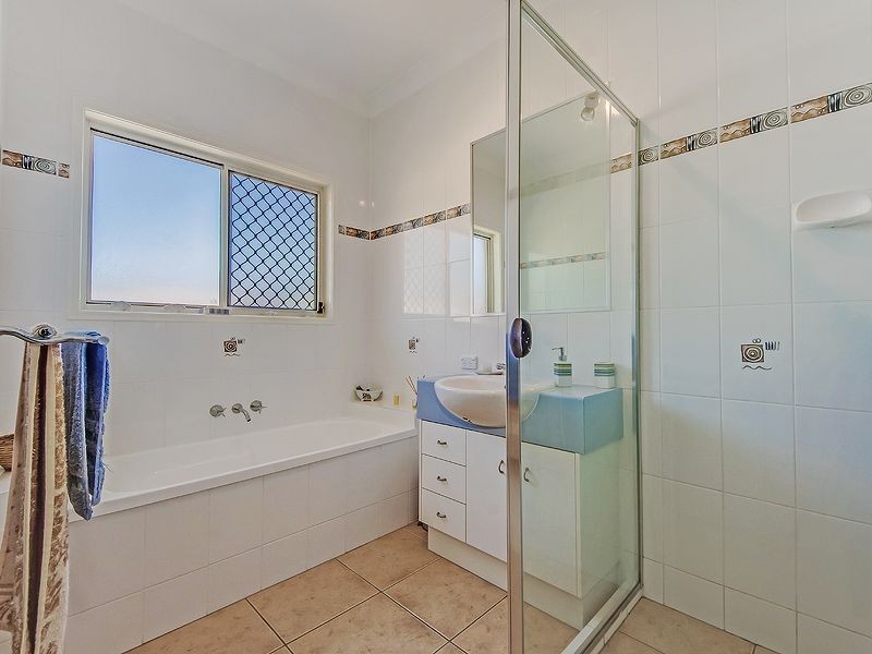 1 Ainslie Street, Pacific Pines QLD 4211