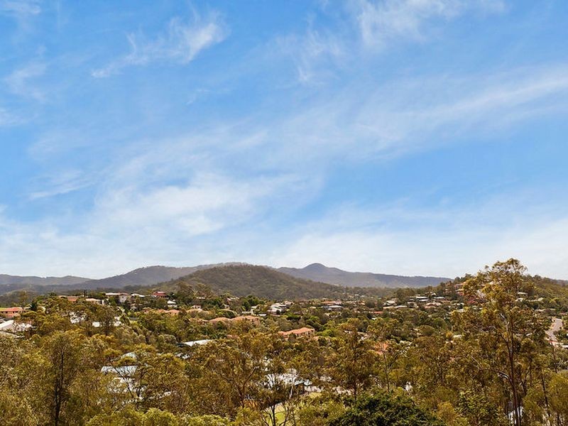 50 Manra Way, Pacific Pines QLD 4211